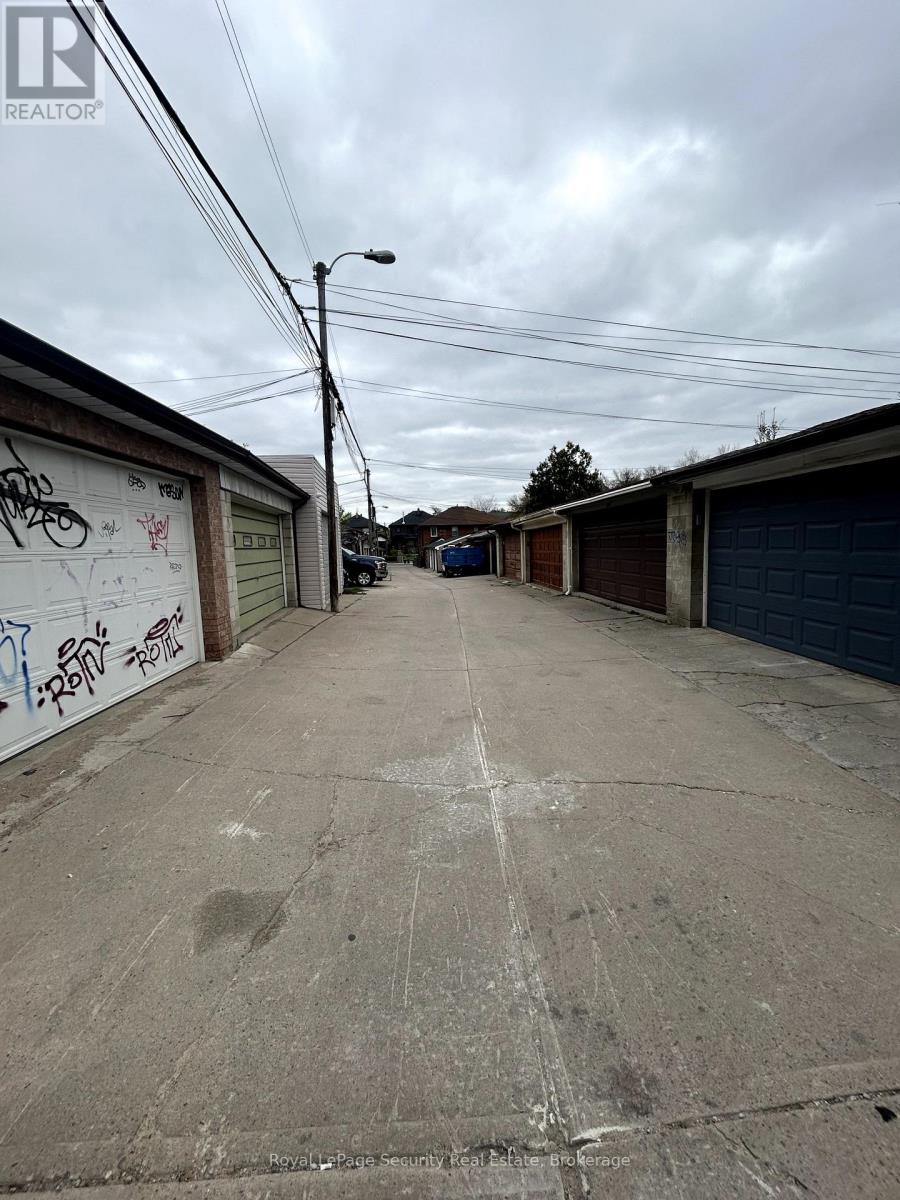 Laneway - 513 Ossington Street, Toronto, Ontario  M6G 3T3 - Photo 32 - C12147850