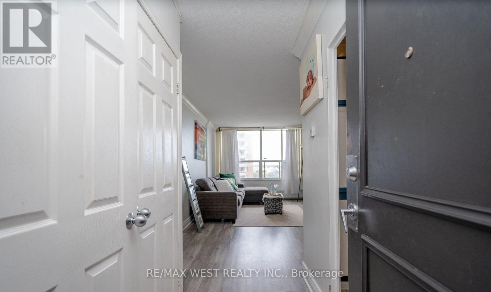 1709 - 60 Pavane Linkway, Toronto, Ontario  M3C 2Y6 - Photo 5 - C12116436