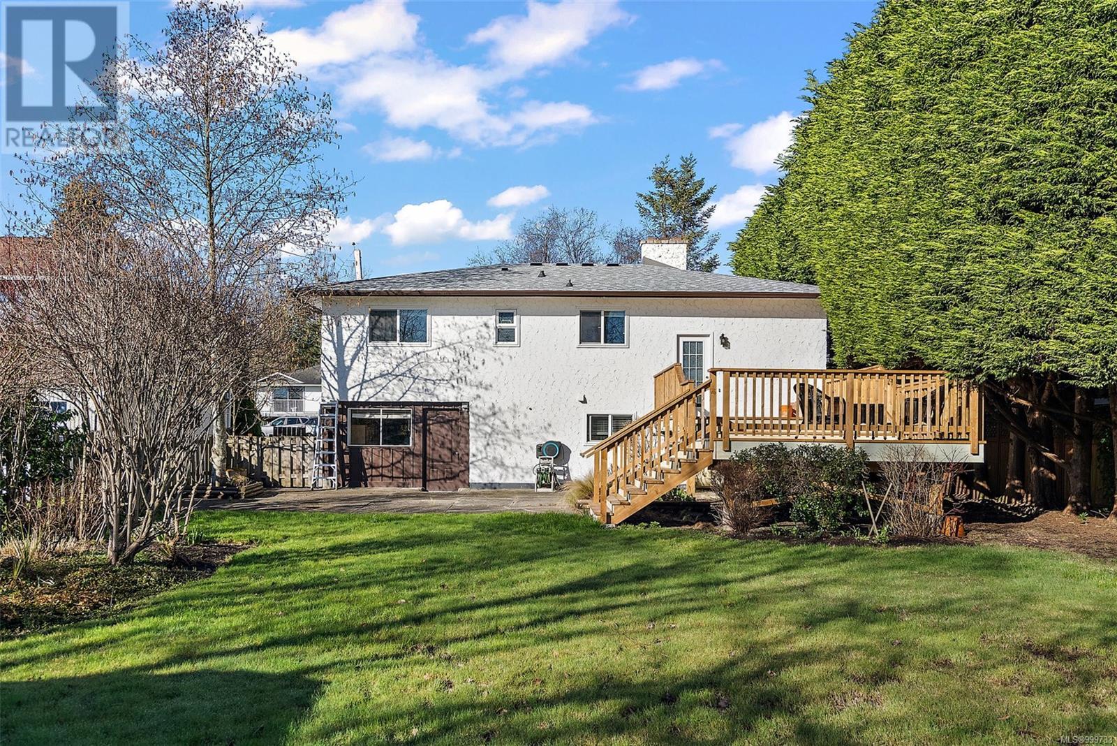 Property at 9605 Lapwing Pl image 4
