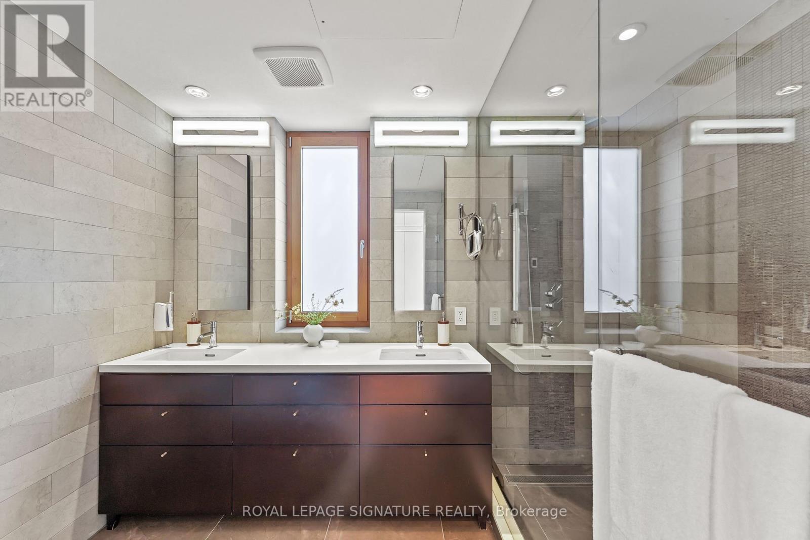 215 Bowood Avenue, Toronto, Ontario  M4N 1Y7 - Photo 26 - C12145788