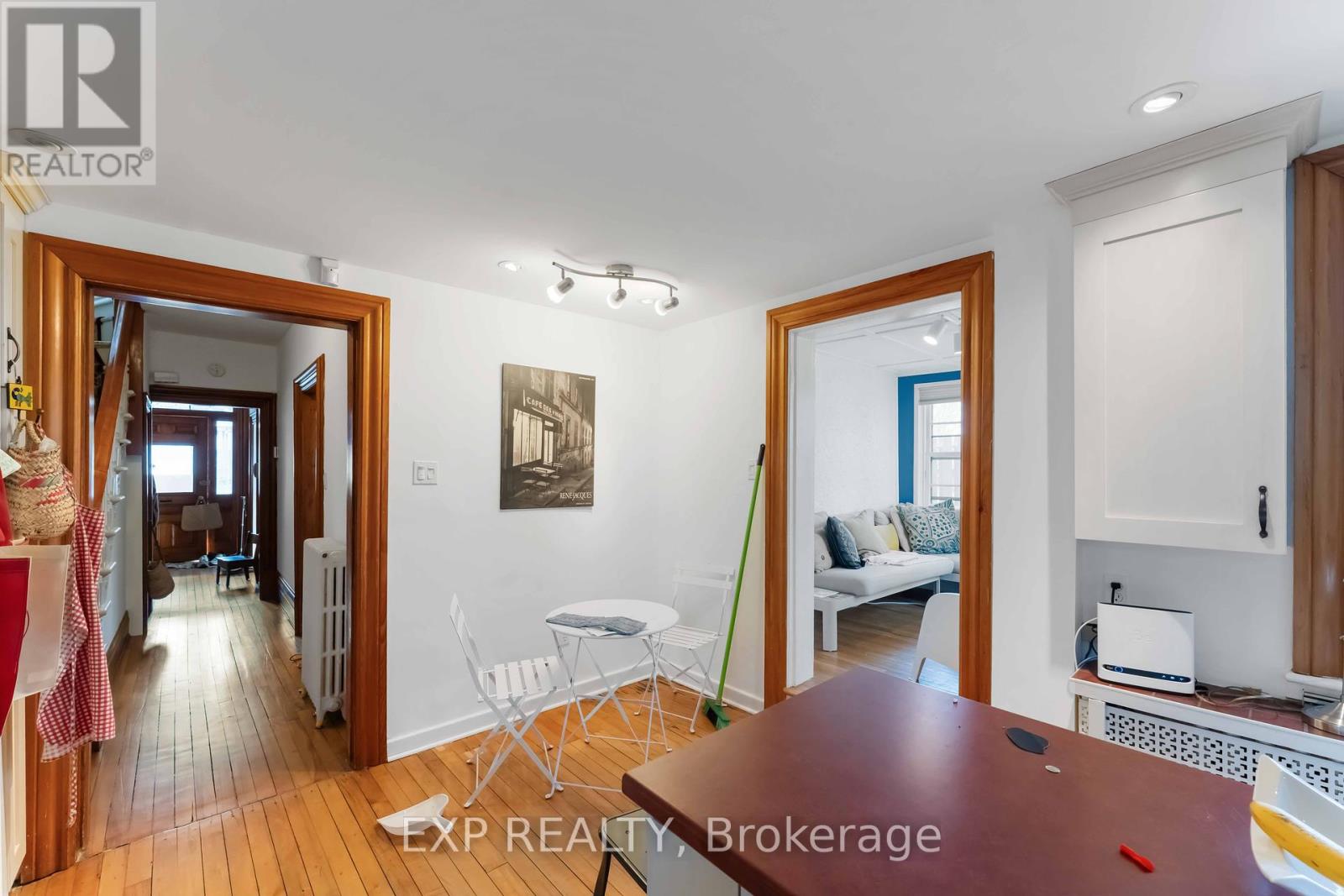 183 Augusta Street, Ottawa, Ontario  K1N 8B9 - Photo 2 - X12148060