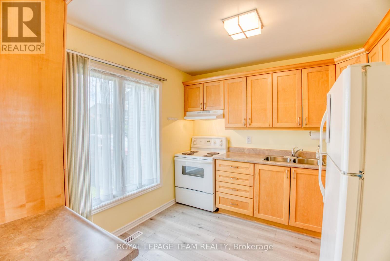 23 Tulane Crescent, Ottawa, Ontario  K2J 2G2 - Photo 2 - X12148067