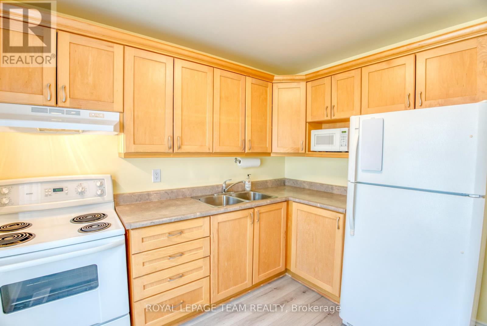 23 Tulane Crescent, Ottawa, Ontario  K2J 2G2 - Photo 3 - X12148067