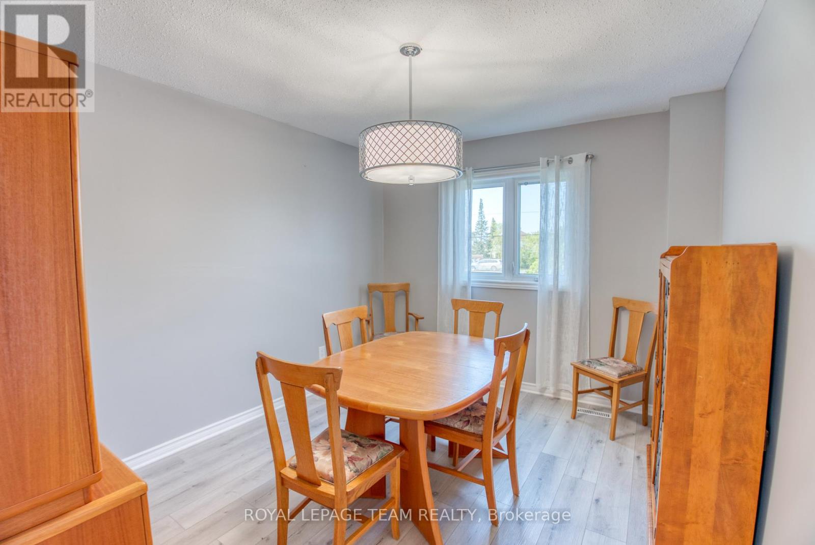 23 Tulane Crescent, Ottawa, Ontario  K2J 2G2 - Photo 5 - X12148067