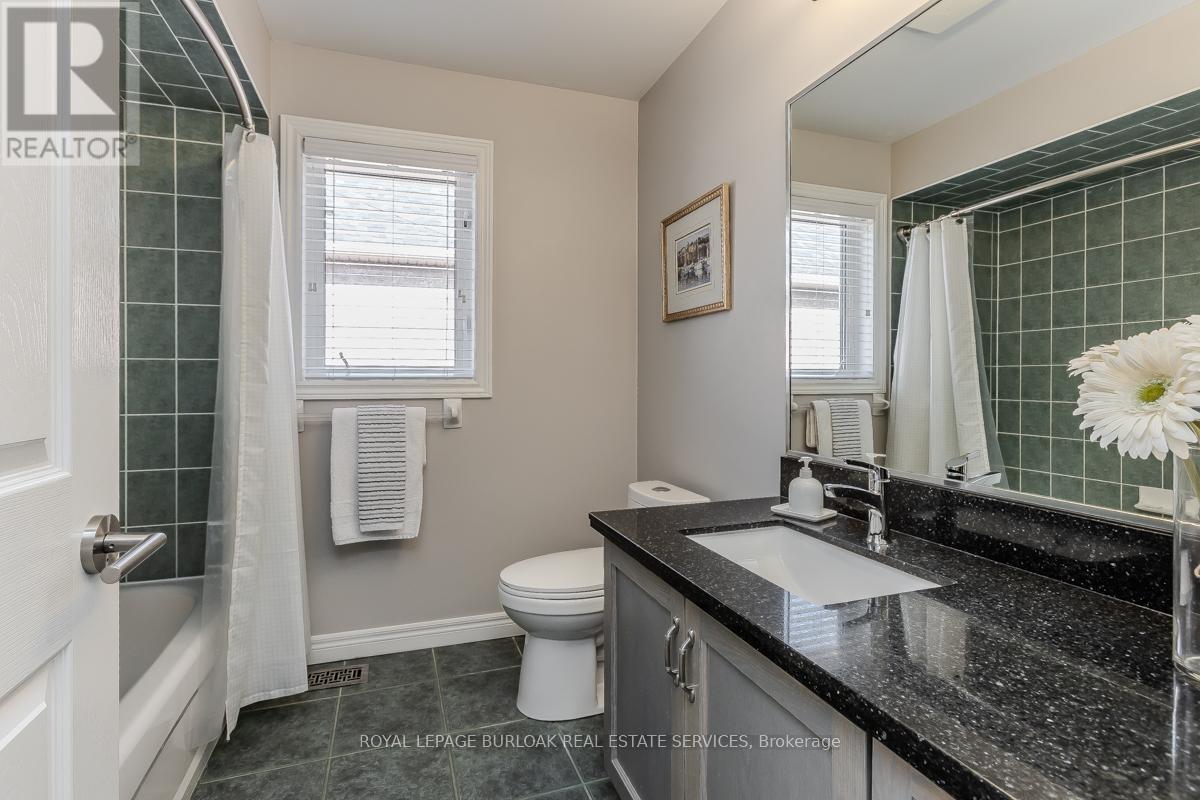 2382 Emerson Drive, Burlington, Ontario  L7L 7G6 - Photo 28 - W12102408