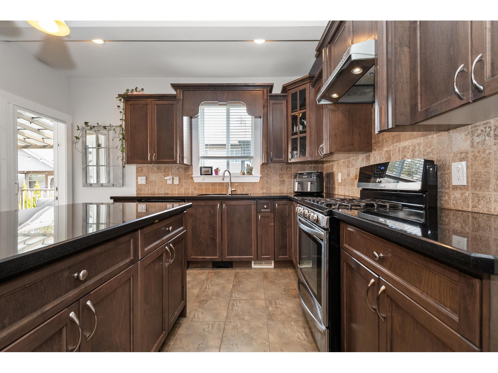 46213 Kermode Crescent, Promontory, Chilliwack, British Columbia  V2R 0C7 - Photo 10 - R2977483