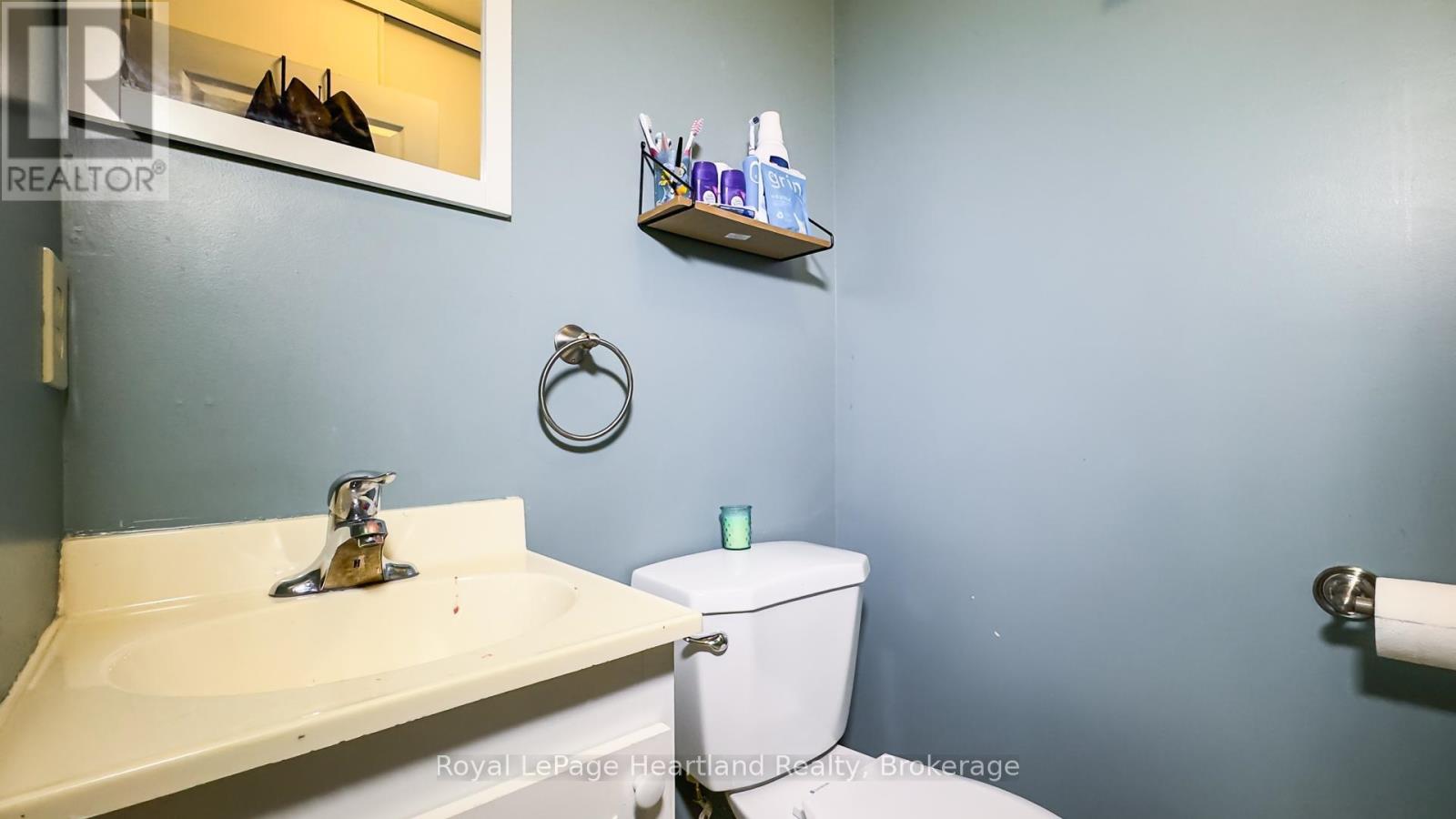 49 Wellington Street W, South Huron, Ontario  N0M 1S2 - Photo 17 - X12148022