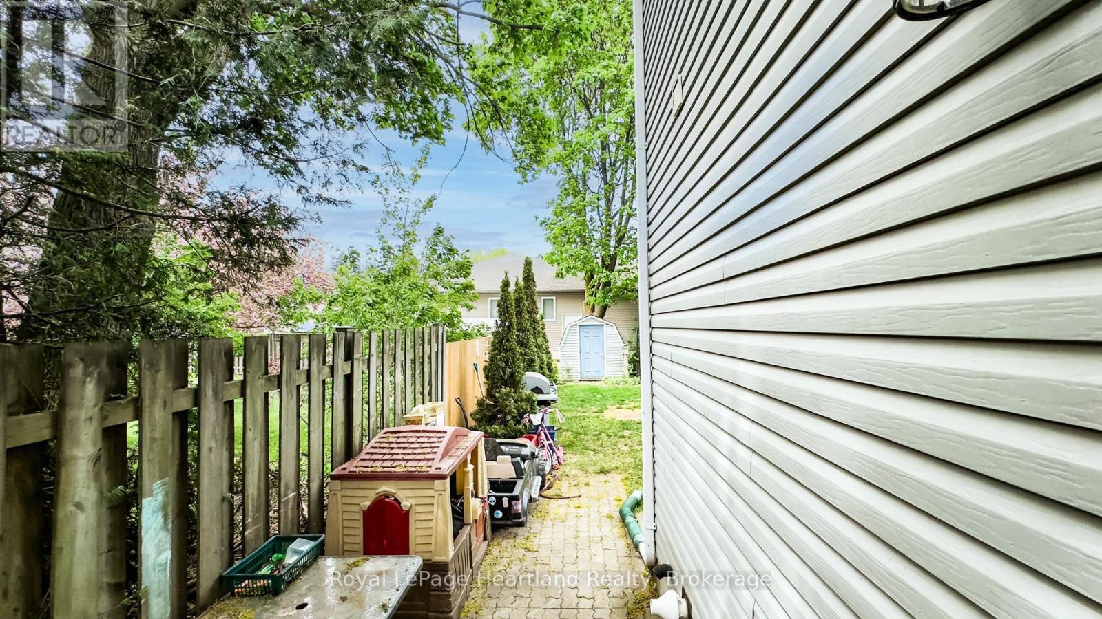 49 Wellington Street W, South Huron, Ontario  N0M 1S2 - Photo 27 - X12148022