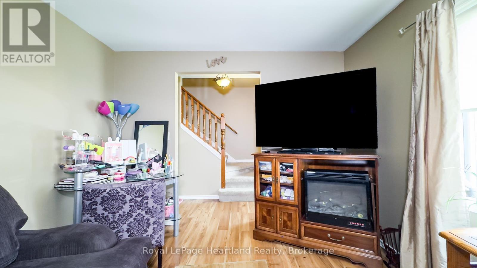 49 Wellington Street W, South Huron, Ontario  N0M 1S2 - Photo 8 - X12148022