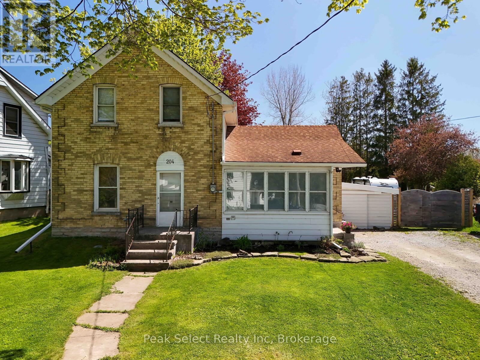 204 Victoria Street S, St. Marys, Ontario  N4X 1A4 - Photo 1 - X12148088