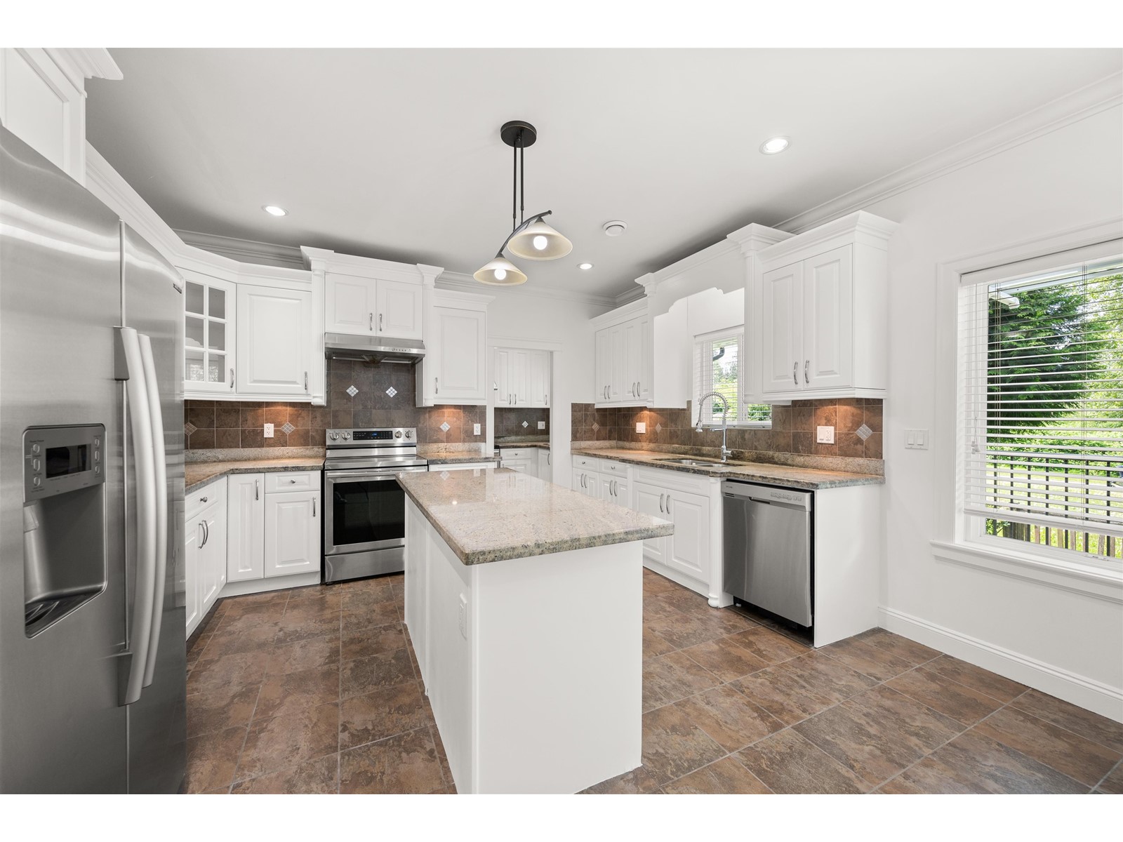 6251 141a Street, Surrey, British Columbia  V3X 0B2 - Photo 11 - R3002543