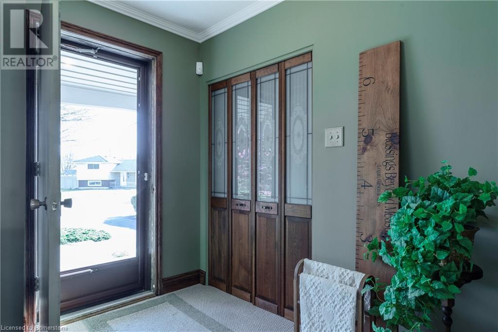 6 E Croydon Court, Hamilton, Ontario  L8T 2W1 - Photo 5 - 40728772