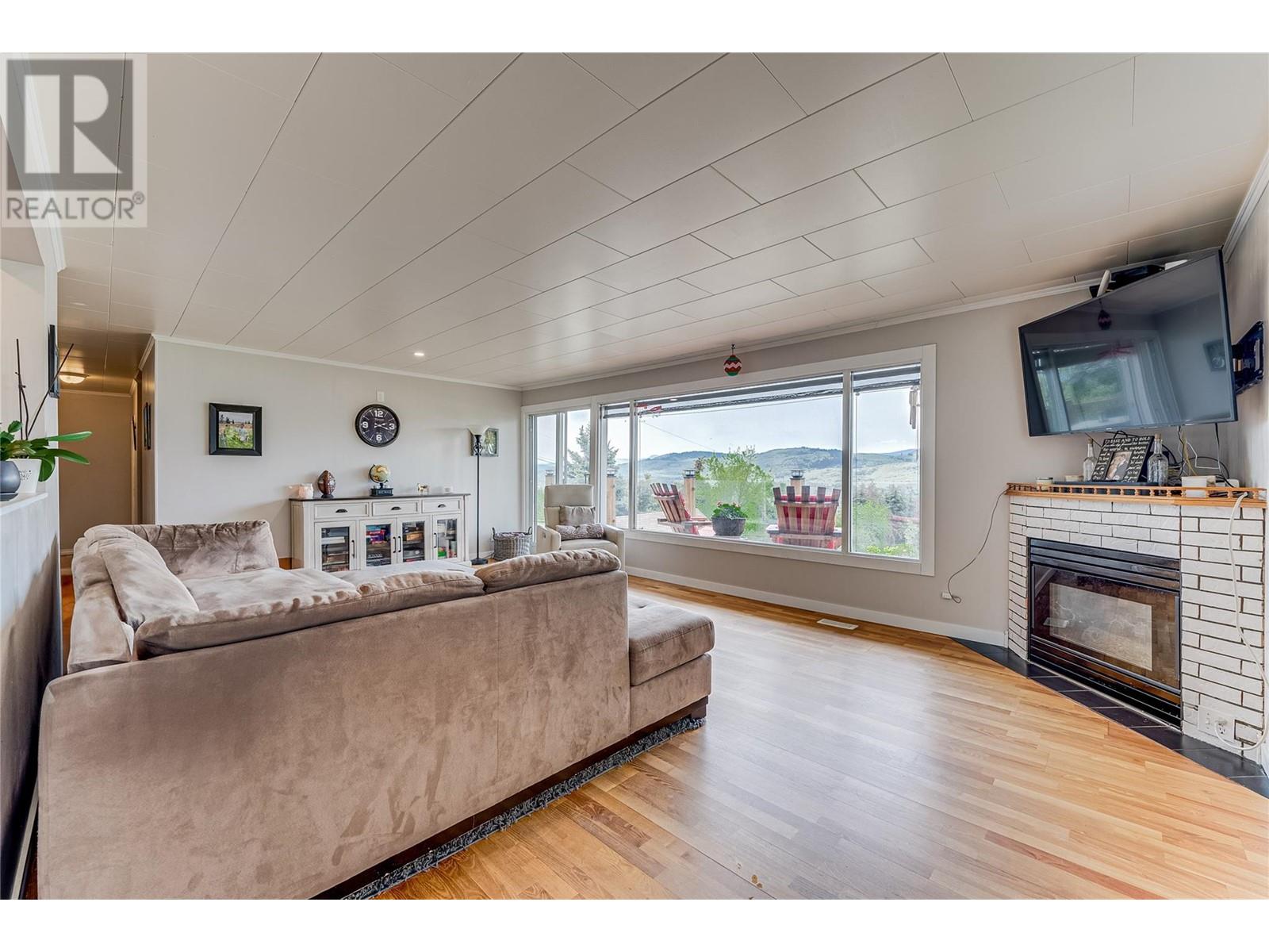 7268 L & A Road, Vernon, British Columbia  V1B 3S8 - Photo 4 - 10347795
