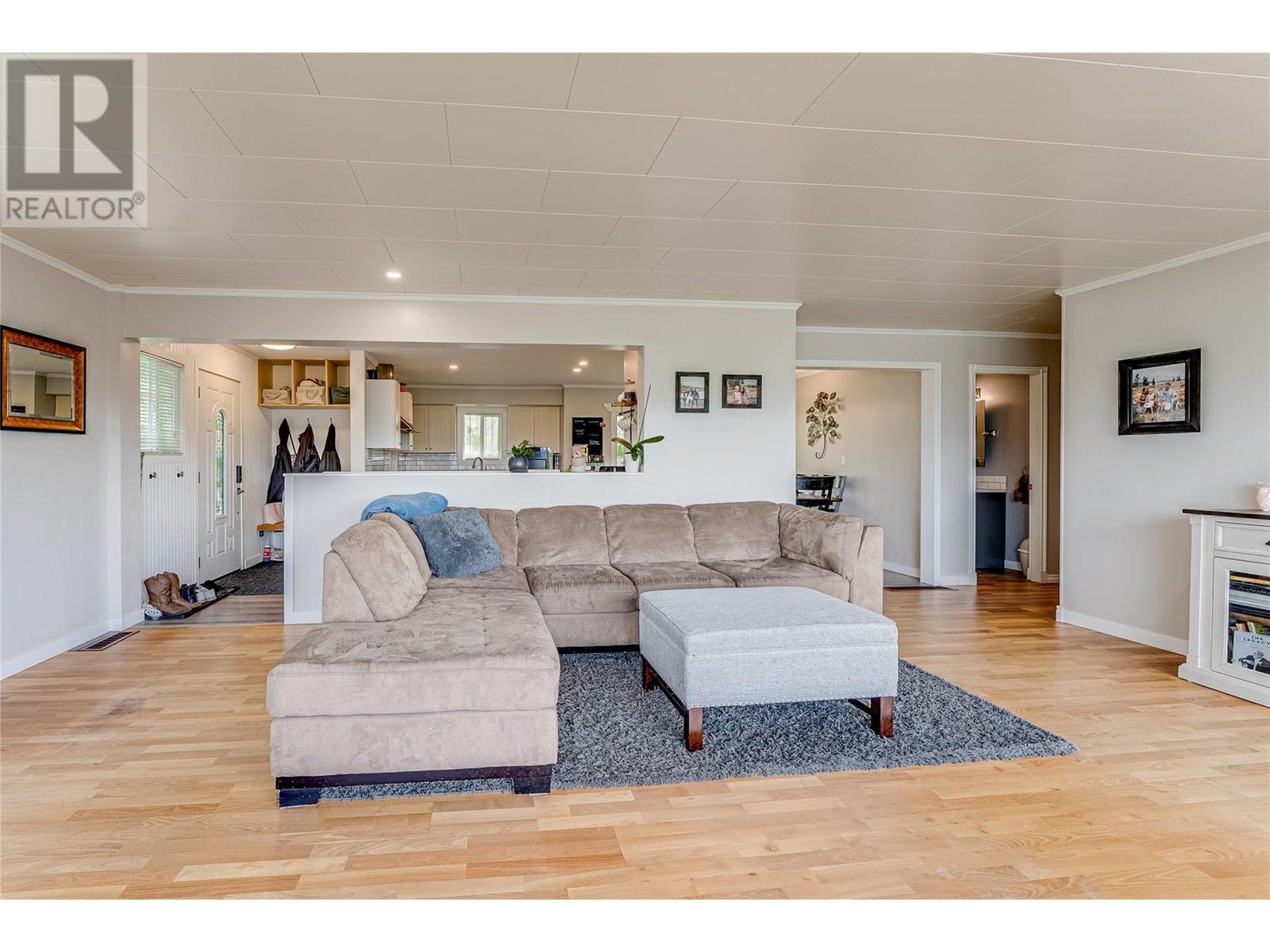 7268 L & A Road, Vernon, British Columbia  V1B 3S8 - Photo 5 - 10347795
