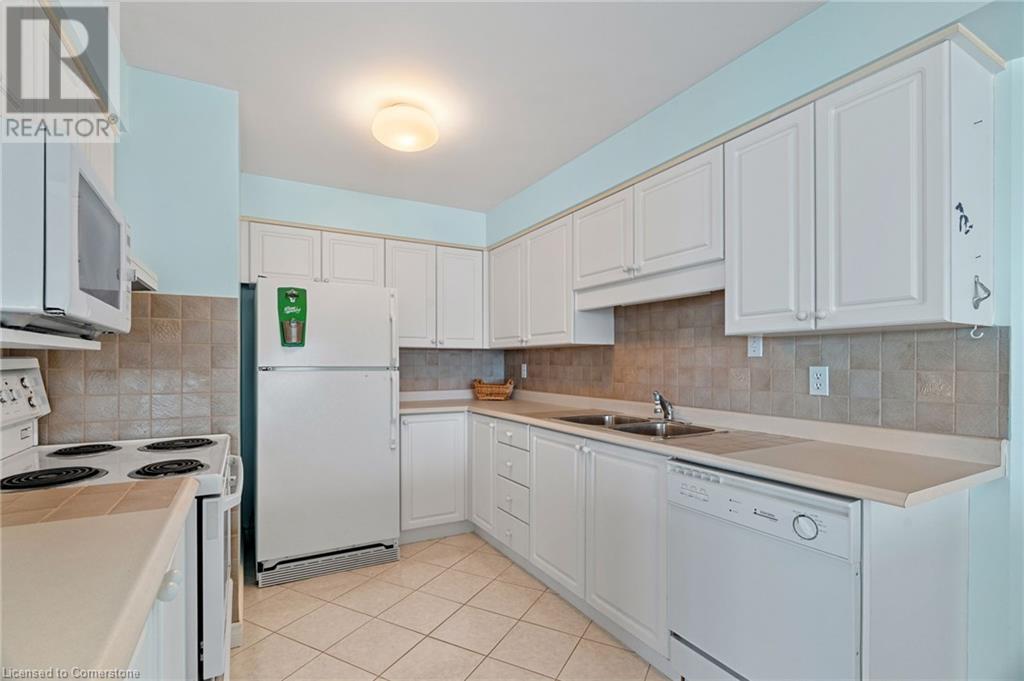 9 Pine Street Unit# 202, Grand Bend, Ontario  N0M 1T0 - Photo 22 - 40704529