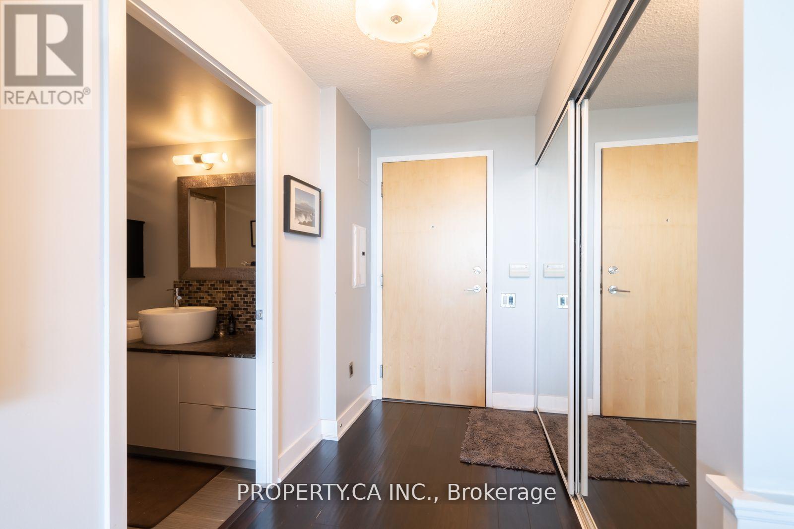1705 - 1048 Broadview Avenue, Toronto, Ontario  M4K 2B8 - Photo 2 - E12147966