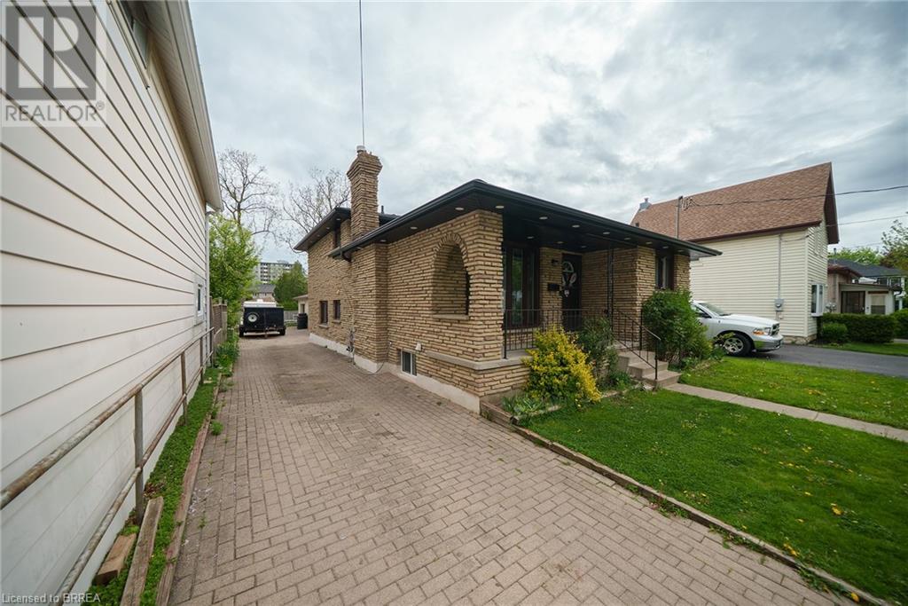 Property at 70 OAK Street image 3