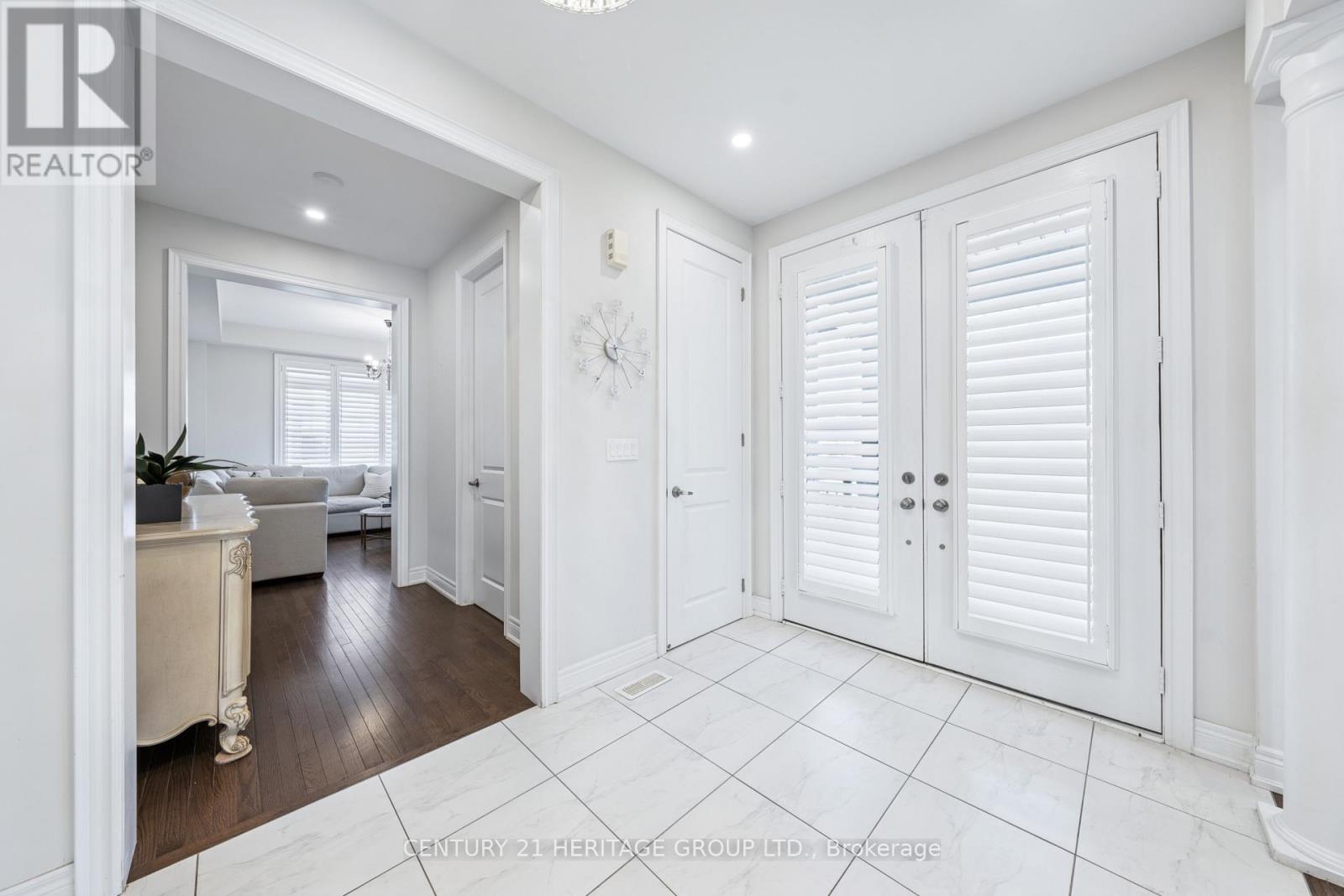 501 Mcgregor Farm Trail, Newmarket, Ontario  L3X 0H7 - Photo 5 - N12147923