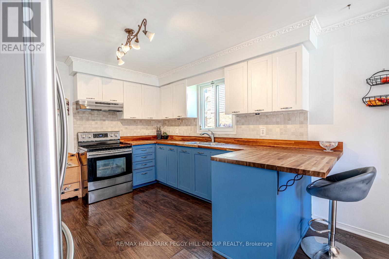 21 Cuthbert Street, Barrie, Ontario  L4N 6X8 - Photo 3 - S12147903