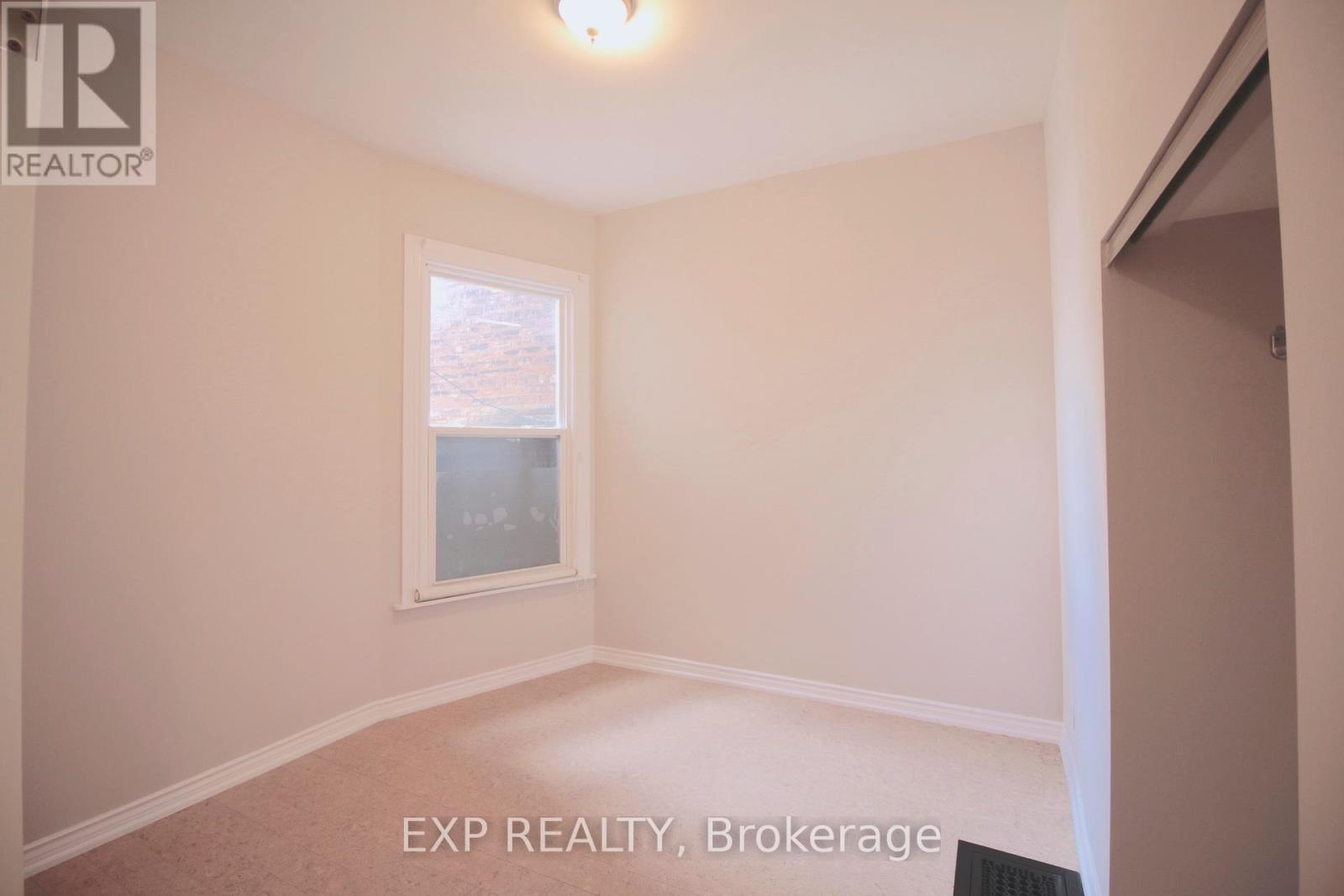 Main - 301 Crawford Street, Toronto (Trinity-Bellwoods), Ontario  M6J 2V7 - Photo 3 - C12148012