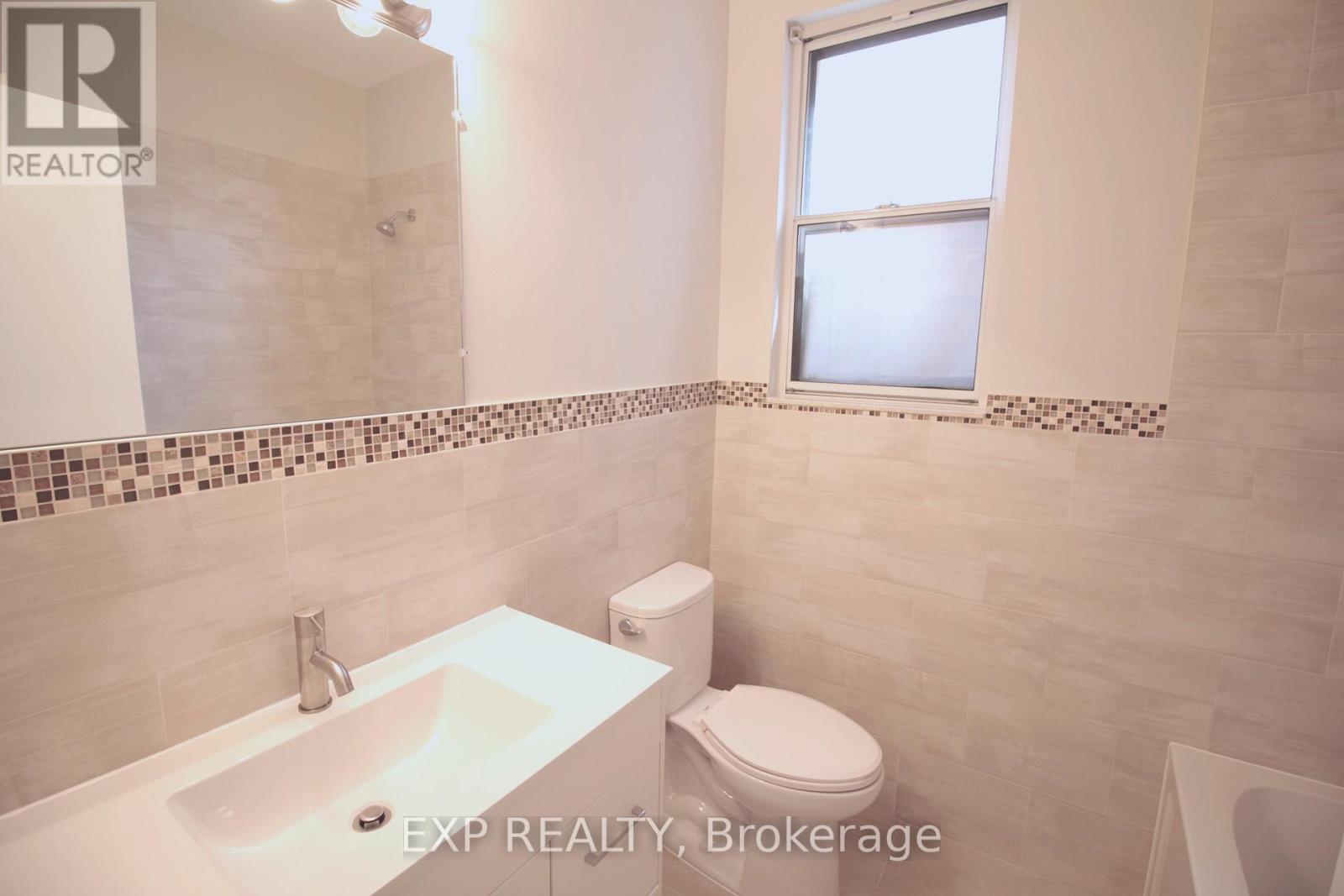 Main - 301 Crawford Street, Toronto (Trinity-Bellwoods), Ontario  M6J 2V7 - Photo 6 - C12148012