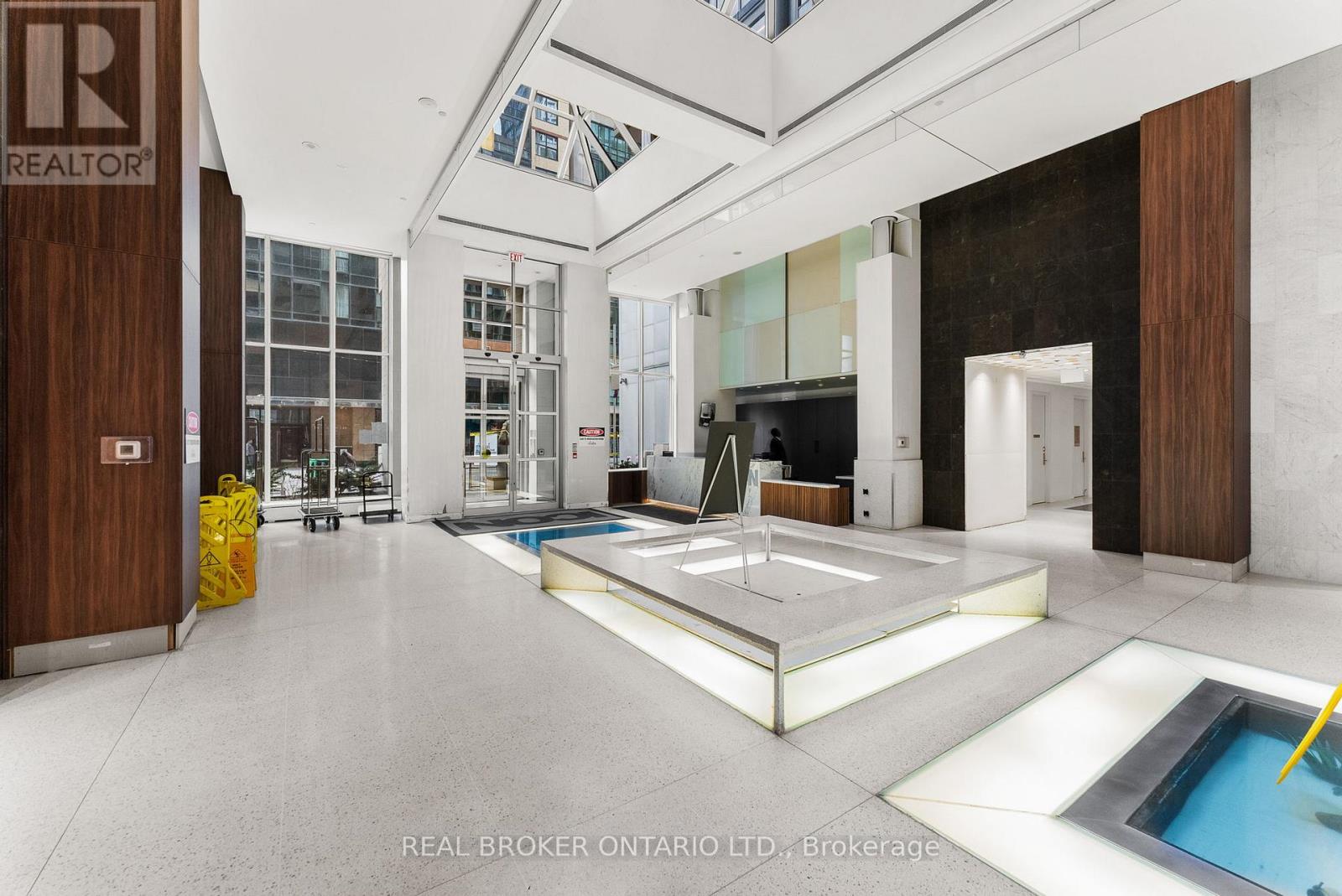 1227 - 250 Wellington Street, Toronto, Ontario  M5V 3P6 - Photo 7 - C12148085