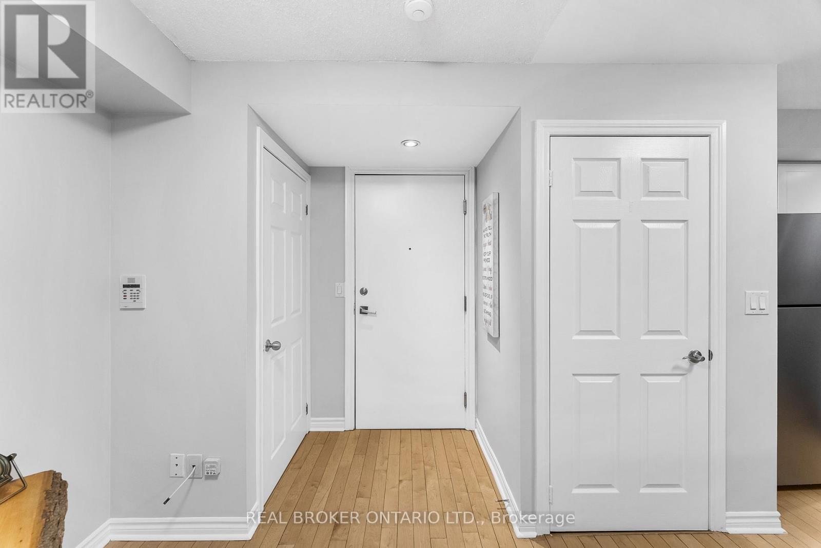 1227 - 250 Wellington Street, Toronto, Ontario  M5V 3P6 - Photo 9 - C12148085