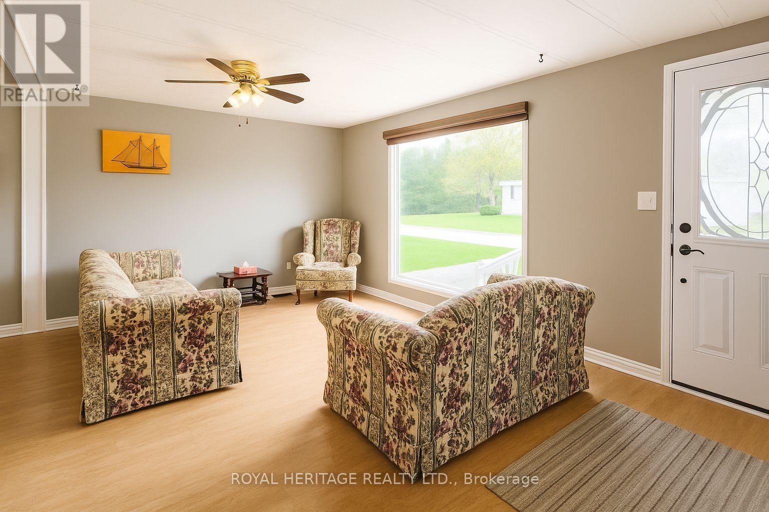 19 Park Street, Kawartha Lakes (Fenelon), Ontario  K9V 4R1 - Photo 3 - X12148165