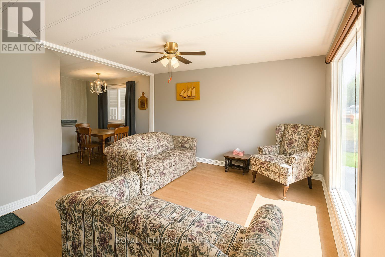 19 Park Street, Kawartha Lakes (Fenelon), Ontario  K9V 4R1 - Photo 5 - X12148165