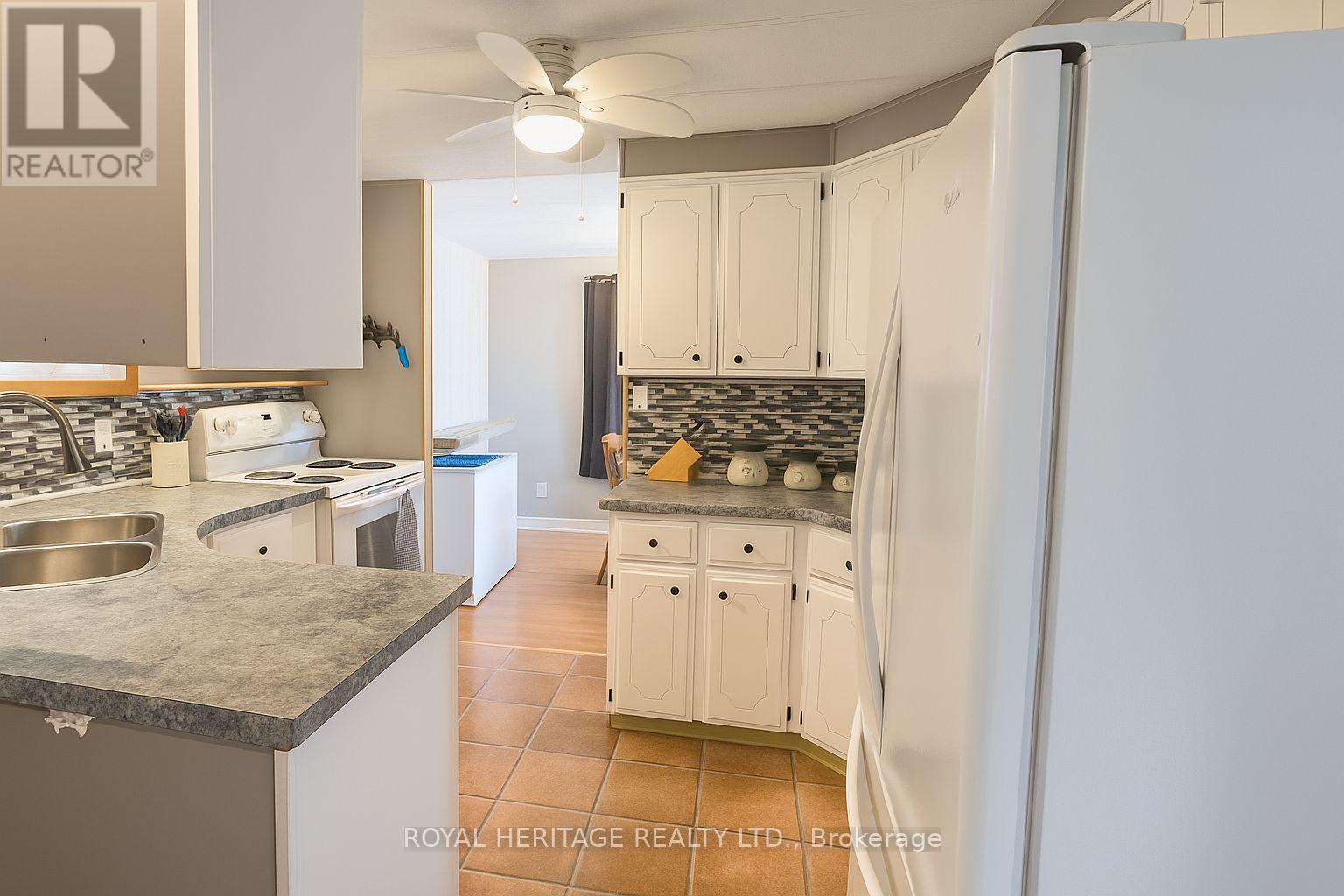 19 Park Street, Kawartha Lakes (Fenelon), Ontario  K9V 4R1 - Photo 8 - X12148165