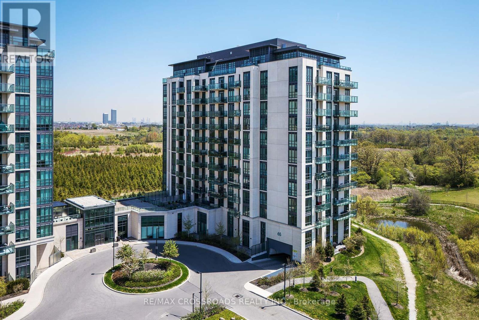 206 - 65 Yorkland Boulevard, Brampton, Ontario  L6P 4M5 - Photo 4 - W12147890
