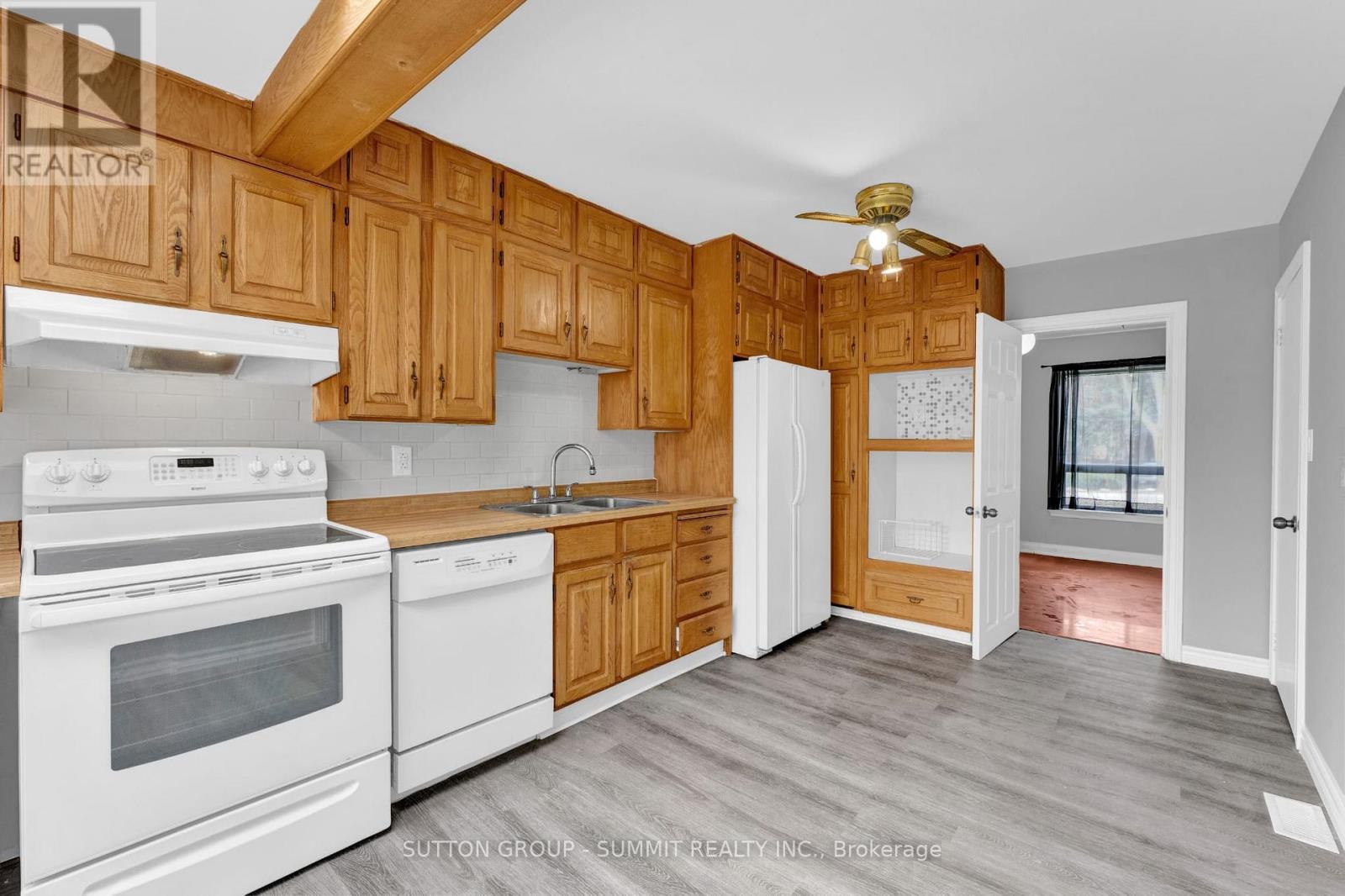 17 Ben Machree Drive, Mississauga (Port Credit), Ontario  L5H 2S2 - Photo 8 - W12147947