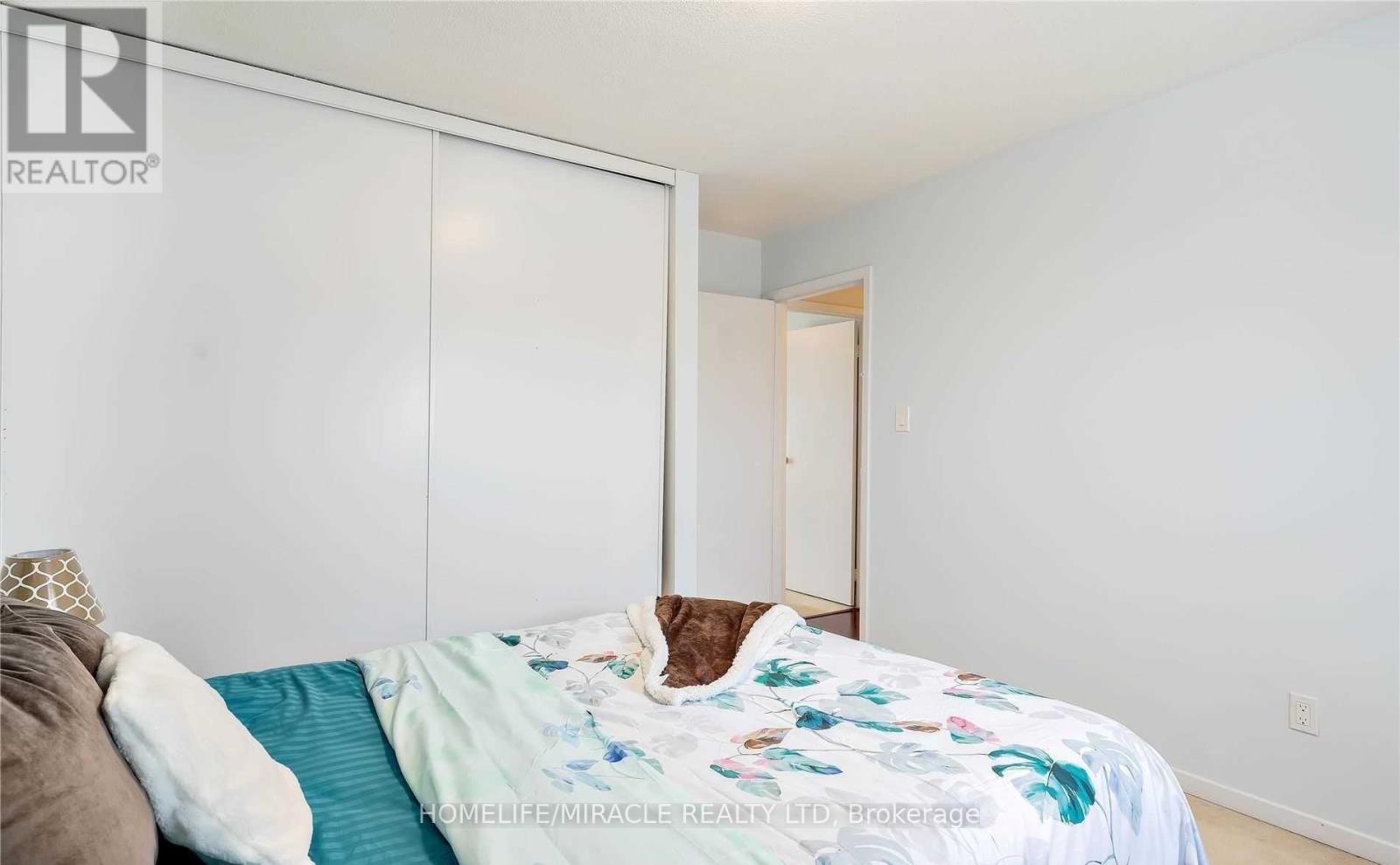 30 Brownridge Crescent, Toronto, Ontario  M9V 4M5 - Photo 24 - W12147958
