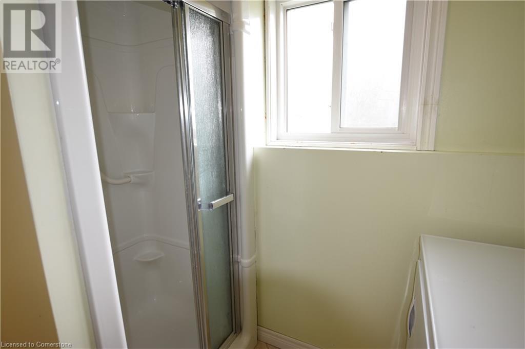 3 Elgin Street S, Thorold, Ontario  L2V 3B3 - Photo 11 - 40728325