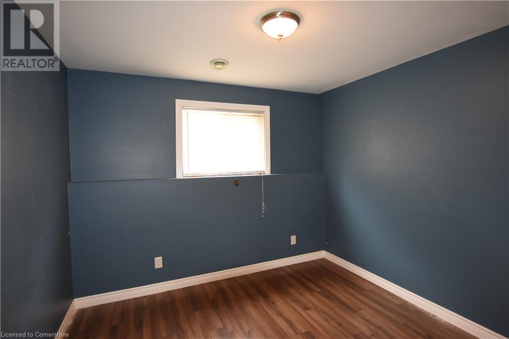 3 Elgin Street S, Thorold, Ontario  L2V 3B3 - Photo 6 - 40728325
