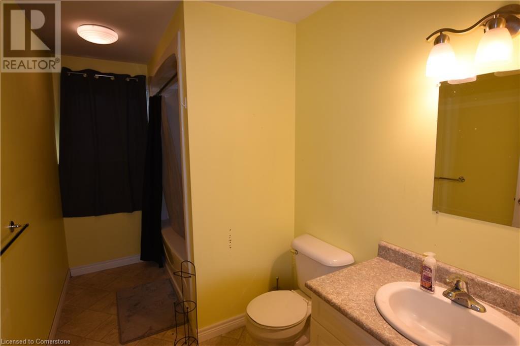 3 Elgin Street S, Thorold, Ontario  L2V 3B3 - Photo 7 - 40728325