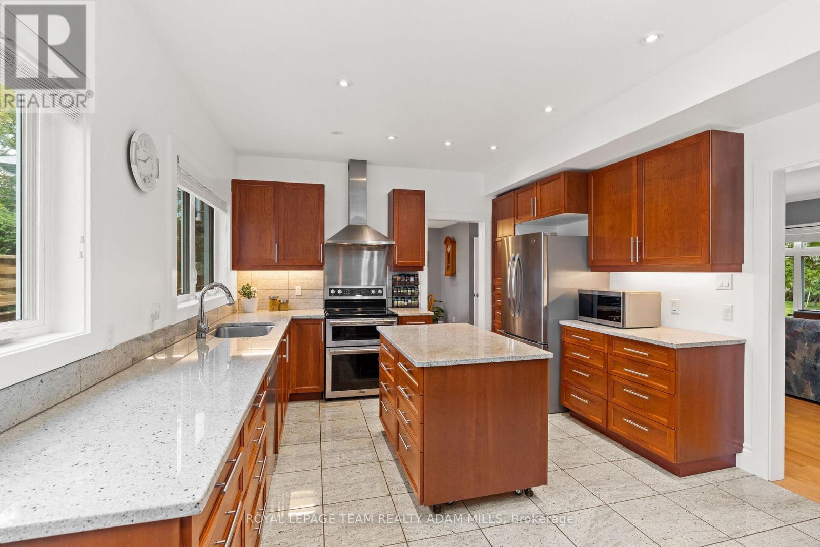 1481 Orchard Avenue, Ottawa, Ontario  K1H 7C5 - Photo 11 - X12148210