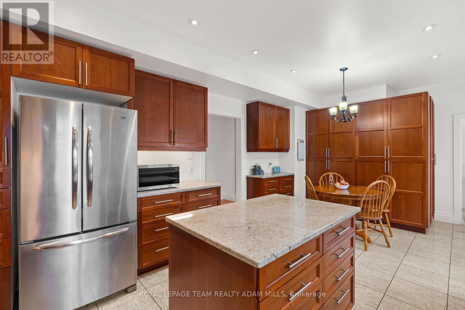 1481 Orchard Avenue, Ottawa, Ontario  K1H 7C5 - Photo 12 - X12148210