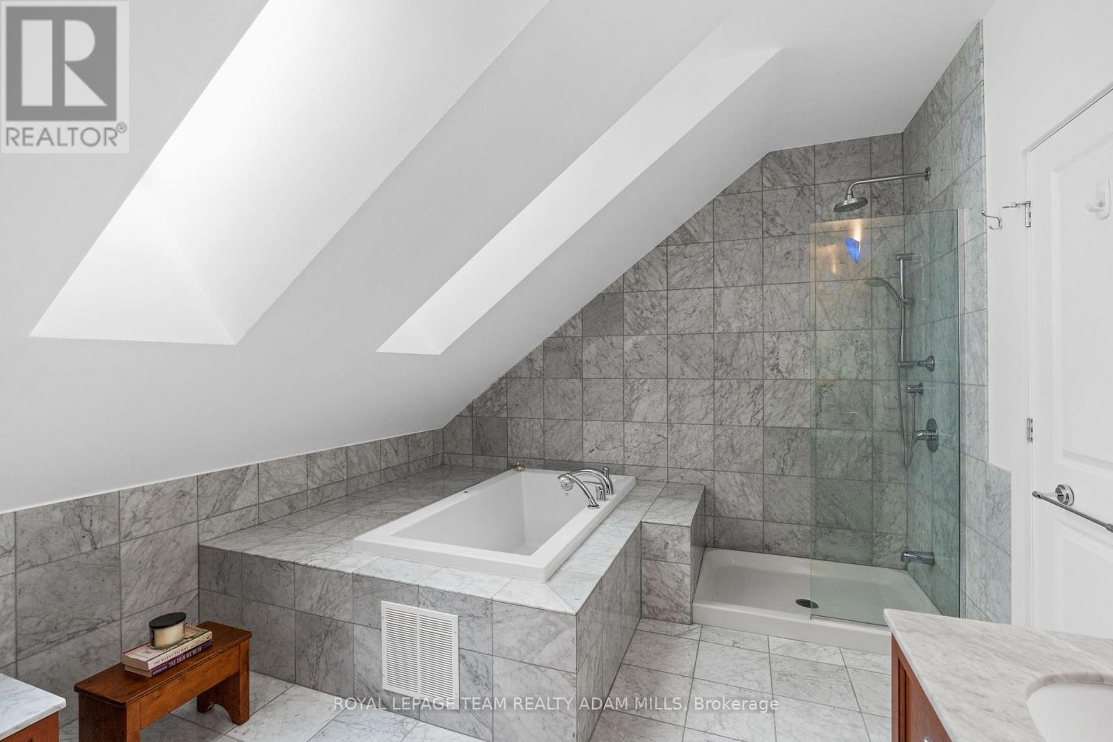 1481 Orchard Avenue, Ottawa, Ontario  K1H 7C5 - Photo 25 - X12148210