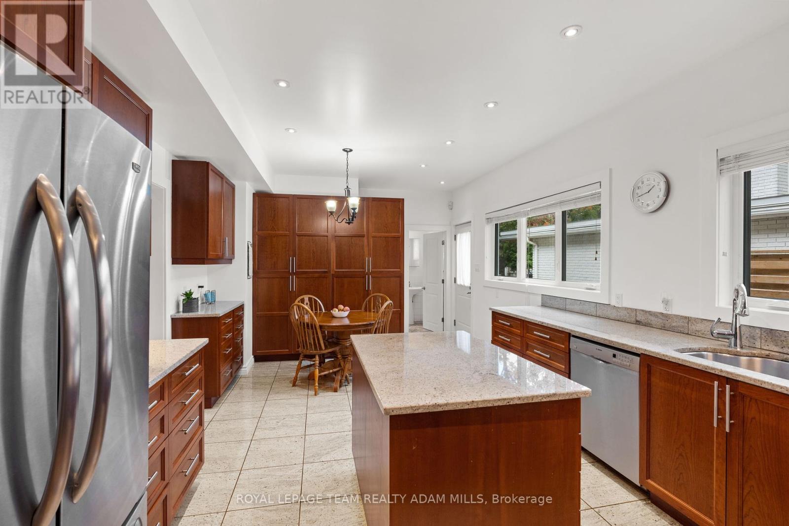 1481 Orchard Avenue, Ottawa, Ontario  K1H 7C5 - Photo 9 - X12148210