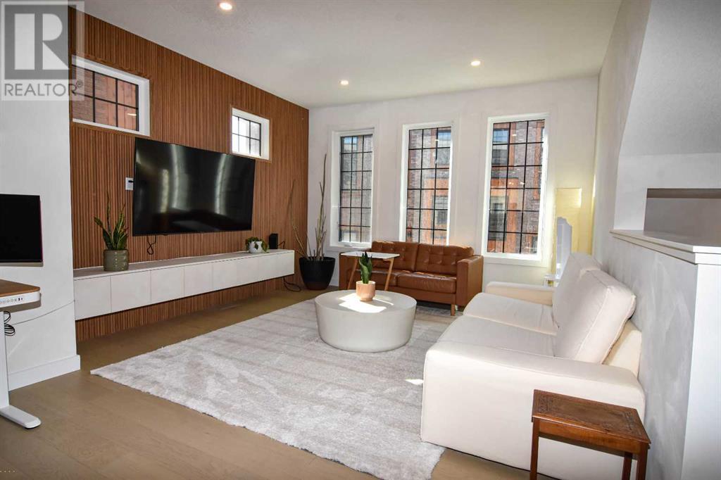 Property at 215, 81 Greenbriar Place NW image 3