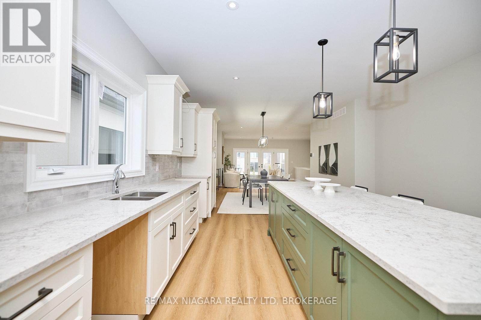 21 Sunrise Court N, Fort Erie, Ontario  L0S 1N0 - Photo 9 - X12148190