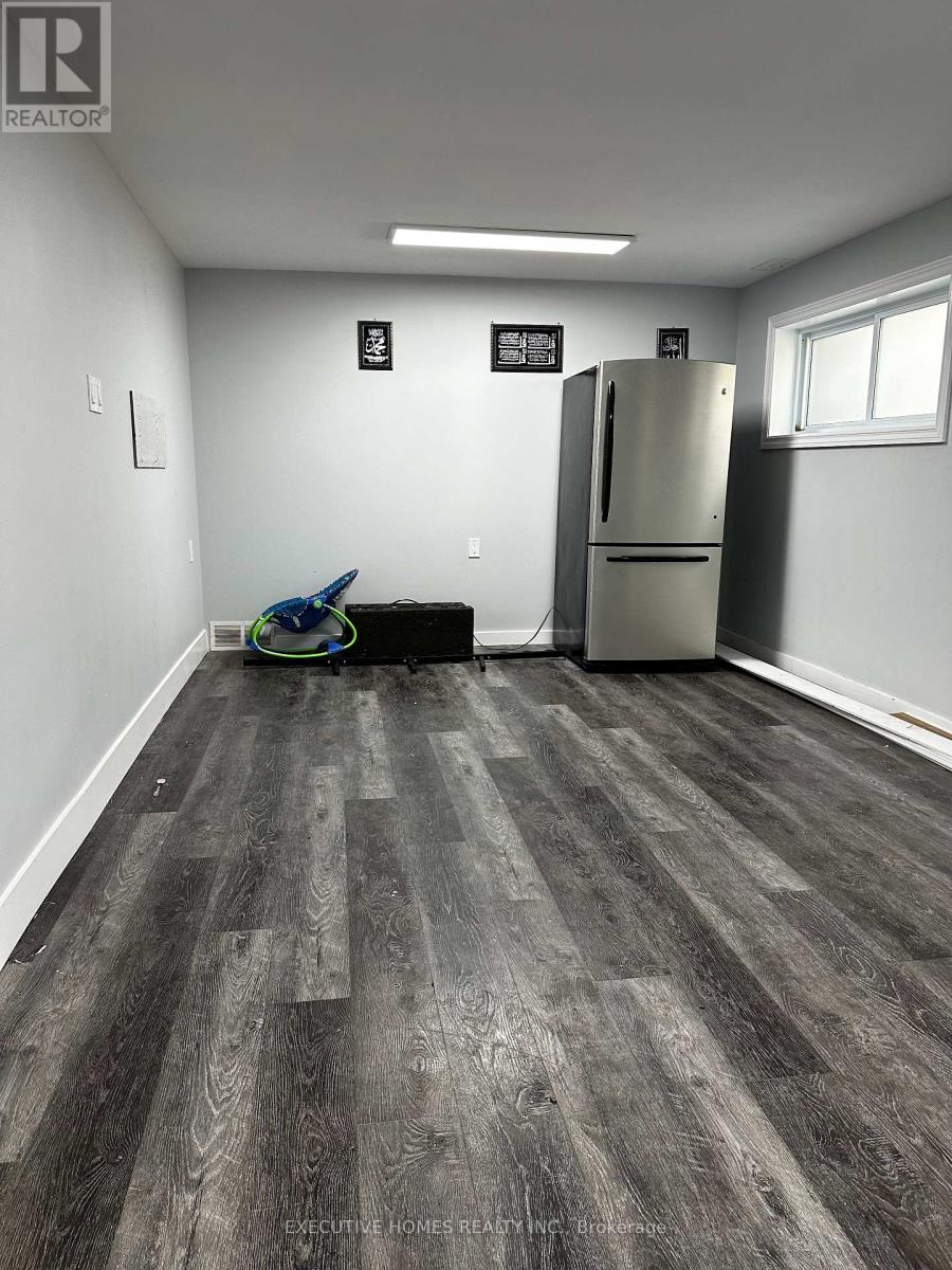 18 Silverdale Crescent, London South (South T), Ontario  N5Z 4A4 - Photo 10 - X12147965