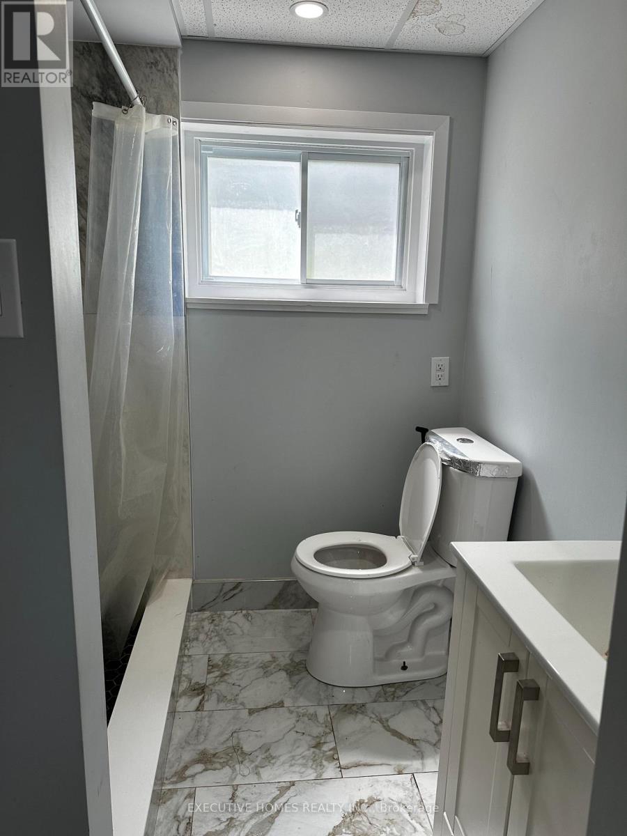 18 Silverdale Crescent, London South (South T), Ontario  N5Z 4A4 - Photo 12 - X12147965