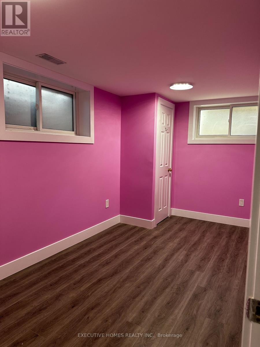 18 Silverdale Crescent, London South (South T), Ontario  N5Z 4A4 - Photo 14 - X12147965