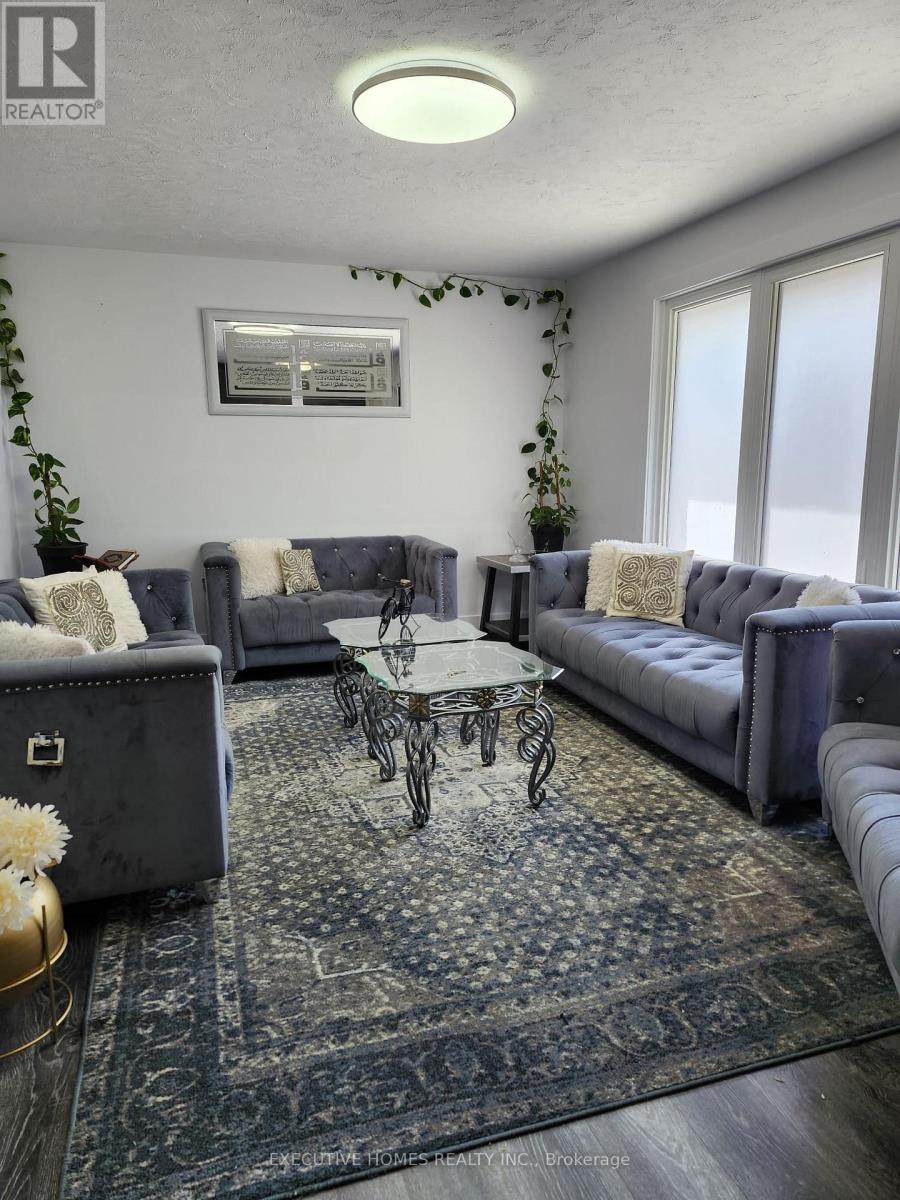 18 Silverdale Crescent, London South (South T), Ontario  N5Z 4A4 - Photo 2 - X12147965
