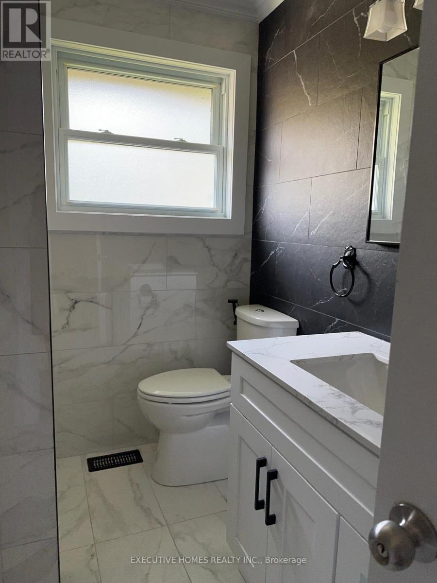 18 Silverdale Crescent, London South (South T), Ontario  N5Z 4A4 - Photo 6 - X12147965