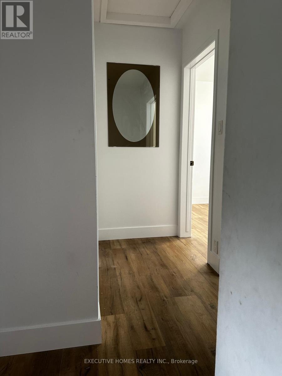 18 Silverdale Crescent, London South (South T), Ontario  N5Z 4A4 - Photo 7 - X12147965