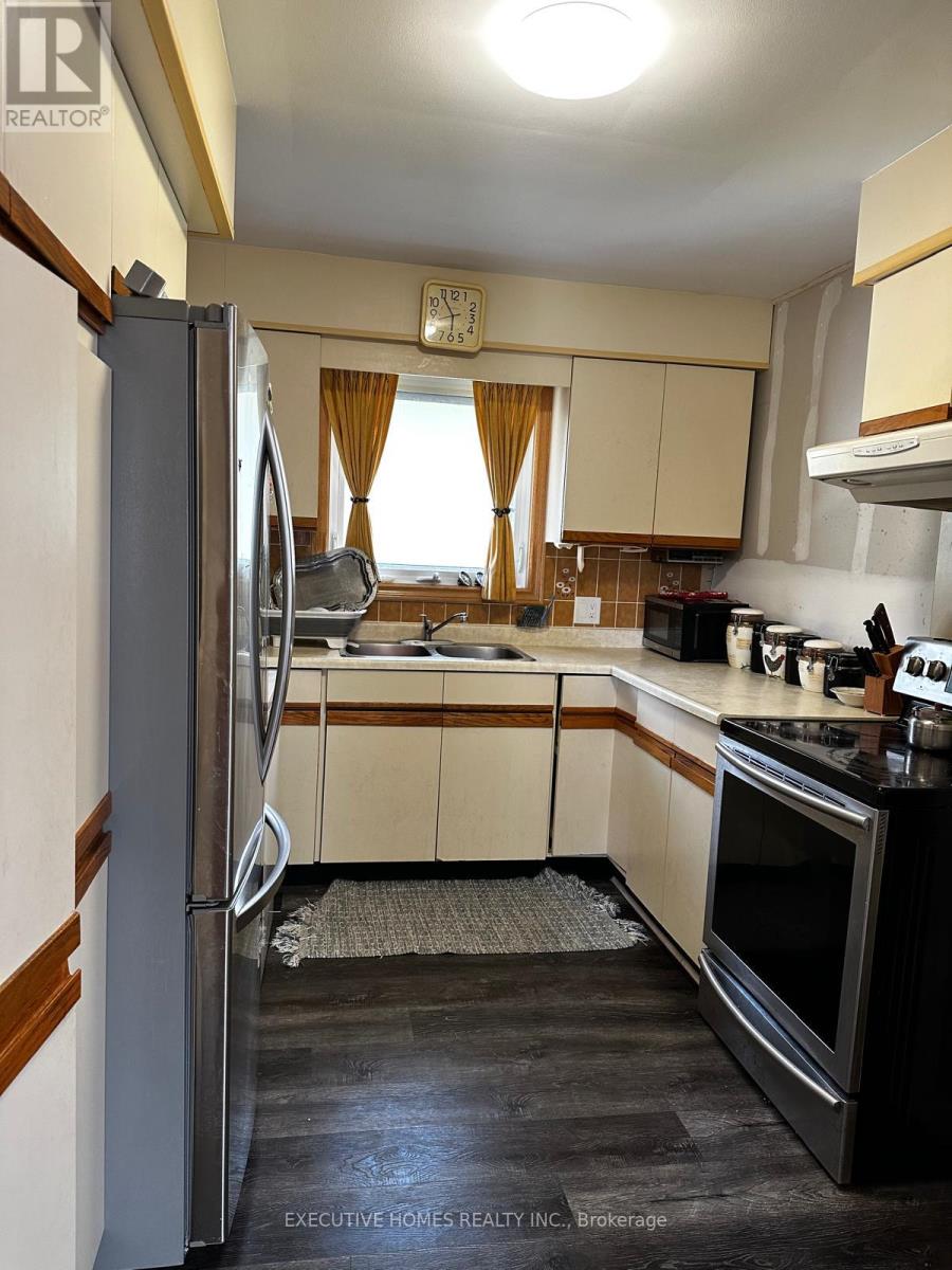 18 Silverdale Crescent, London South (South T), Ontario  N5Z 4A4 - Photo 8 - X12147965