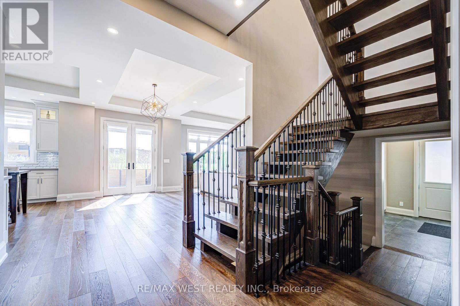 2194 Haygate Crescent, Mississauga, Ontario  L5K 1L5 - Photo 10 - W12147977